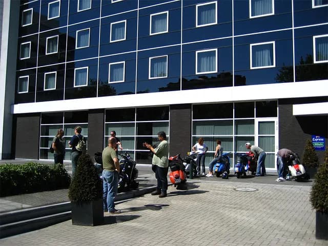2006 AVC Hits Antwerp