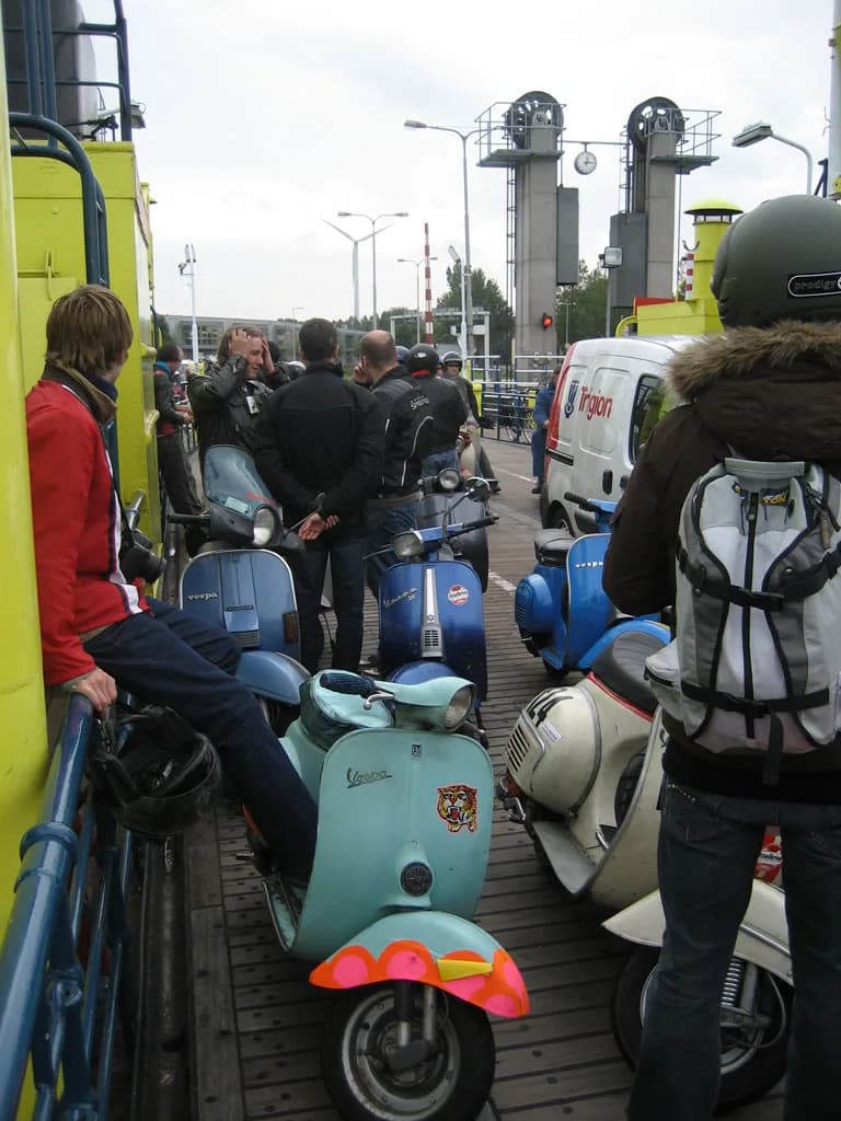 2006 Tholen